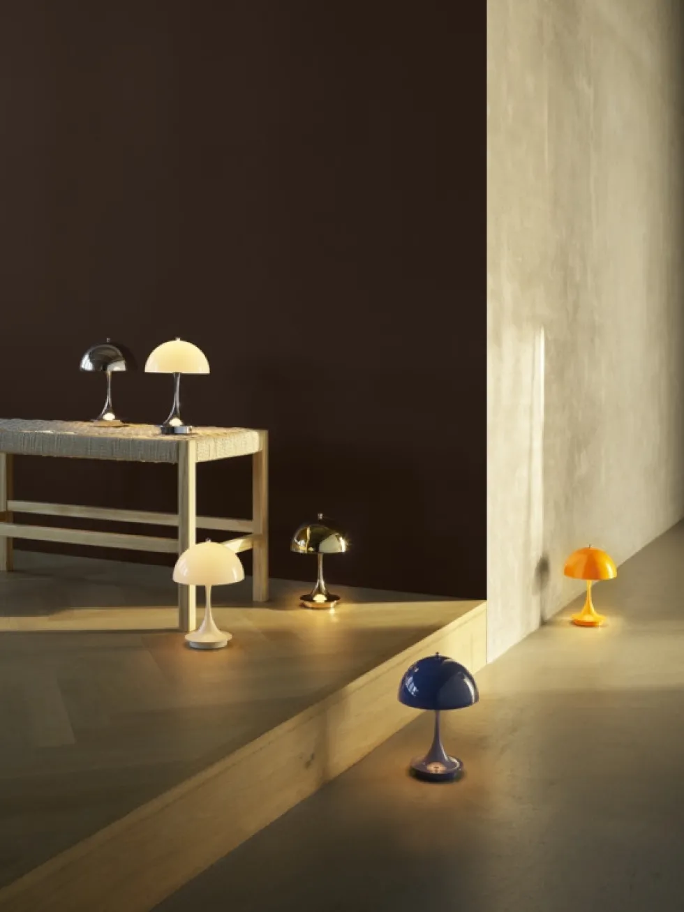 Panthella 160 Portable V3 bord- / batterilampe, krom/beige opal