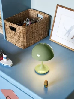 Panthella 160 Portable V3 bord- / batterilampe, opaque moss grøn