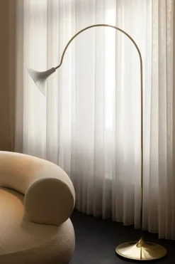 Petalii gulvlampe, poleret messing/hvid