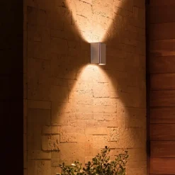 Philips Hue Resonate White and Color Ambiance udendørs væglampe, sølv