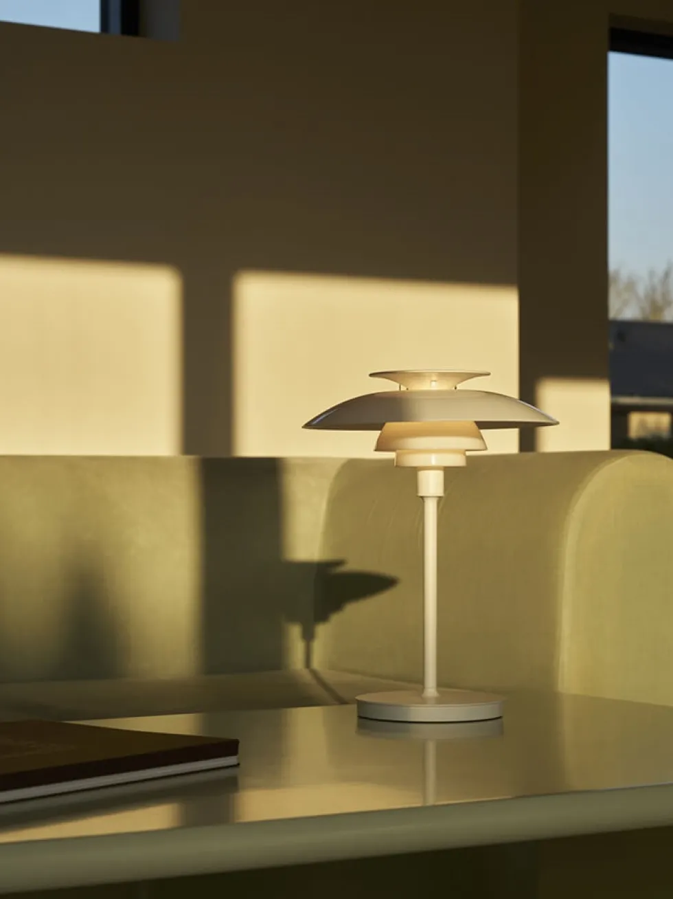 PH 80 Portable batterilampe / bordlampe, opal/hvid
