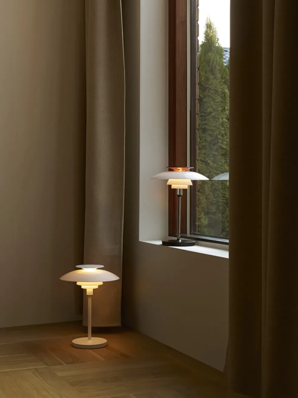 PH 80 Portable batterilampe / bordlampe, opal/hvid
