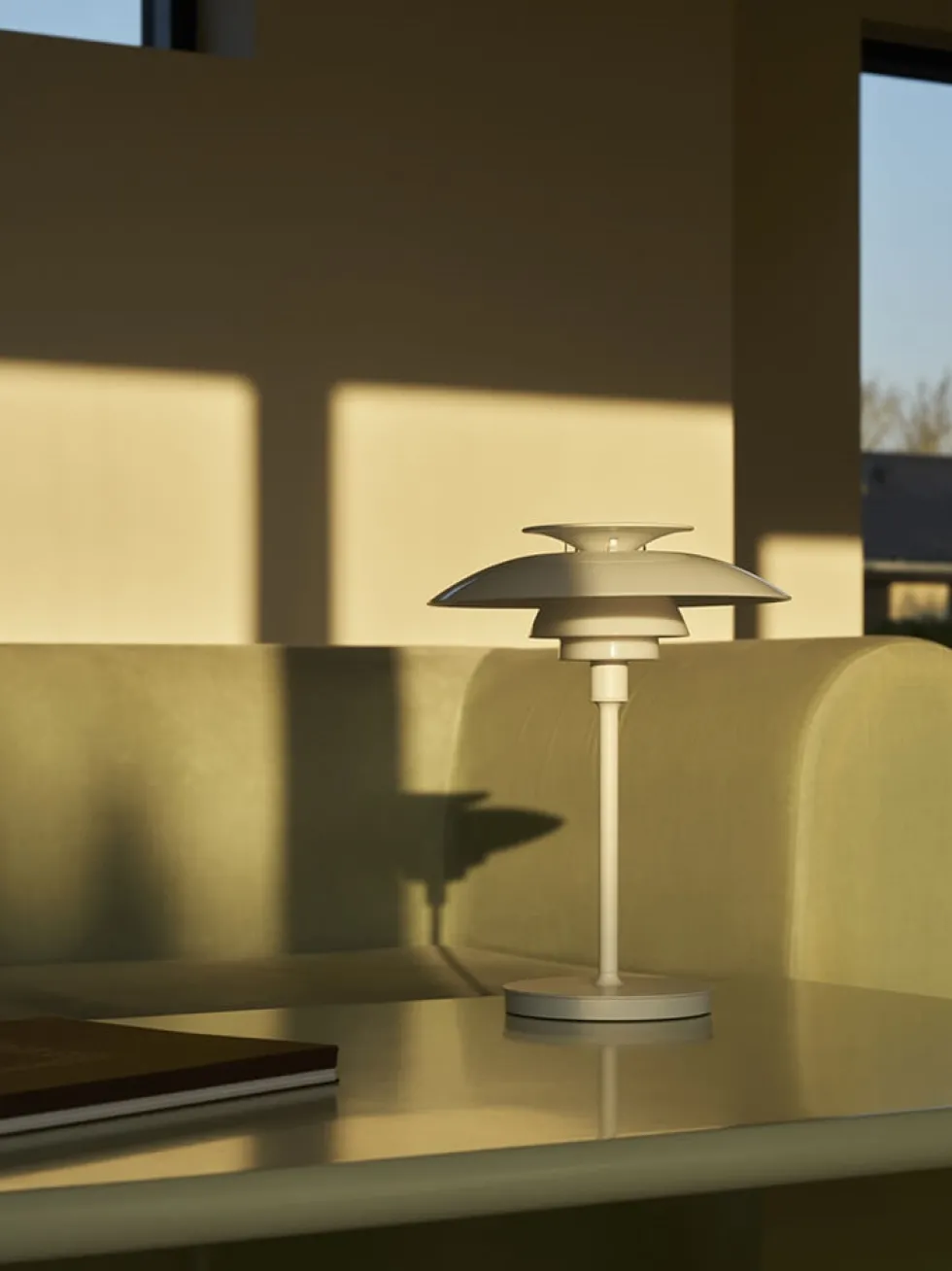 PH 80 Portable batterilampe / bordlampe, opal/hvid