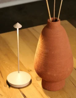 Pina batterilampe / bordlampe, sand