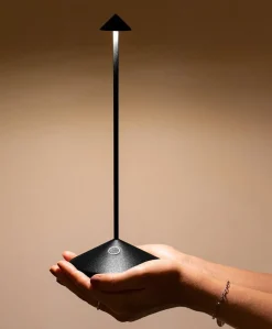 Pina batterilampe / bordlampe, sort