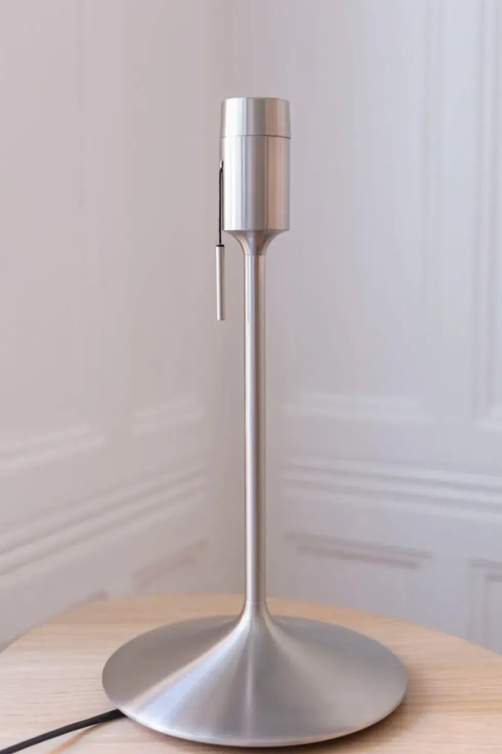 Santé bordstander m/USB, stål