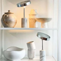 Starlight LED batteri- / bordlampe, grå marmor/krom