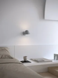 Stay kort væglampe, grå