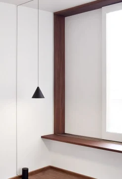 String Light cone pendel 22m, sort