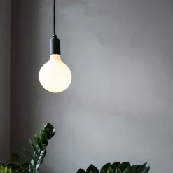 Tala Sphere II E27 6W LED pære (dim-to-warm), mat hvid