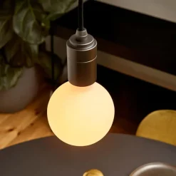 Tala Sphere III E27 7W LED pære (dim-to-warm), mat hvid