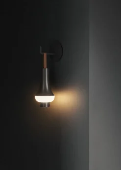 Tomoshi Portable bordlampe / batterilampe, mørkebrun