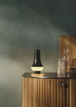 Tomoshi Portable bordlampe / batterilampe, mørkebrun