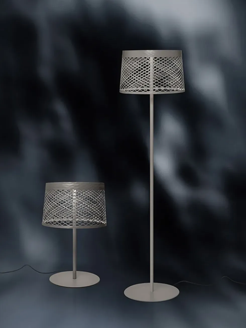 Twiggy Grid Lettura udendørs gulvlampe, grå