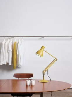 Type 75 bordlampe Margaret Howell, yellow ochre