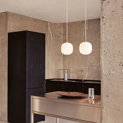 VL45 Radiohus Ø37 pendel, messing/opal