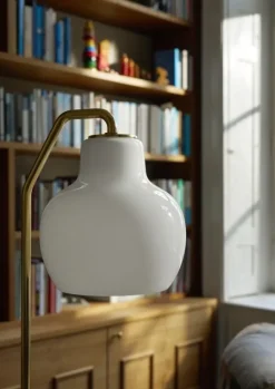 VL Ringkrone gulvlampe, messing/blank opal