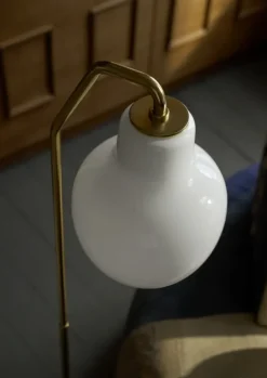 VL Ringkrone gulvlampe, messing/blank opal