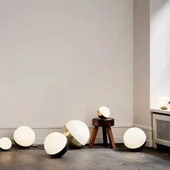 VL Studio bordlampe / gulvlampe Ø250, messing