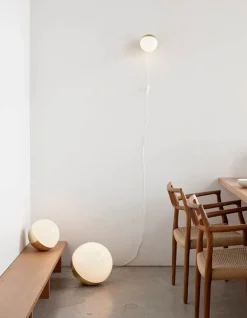 VL Studio væglampe m/ledning Ø150, messing