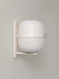 Wally Cesta væglampe, metallic hvid