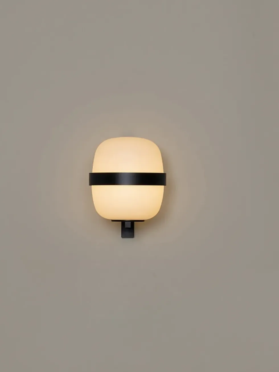 Wally Cestita væglampe, metallic sort