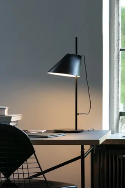 Yuh bordlampe, sort